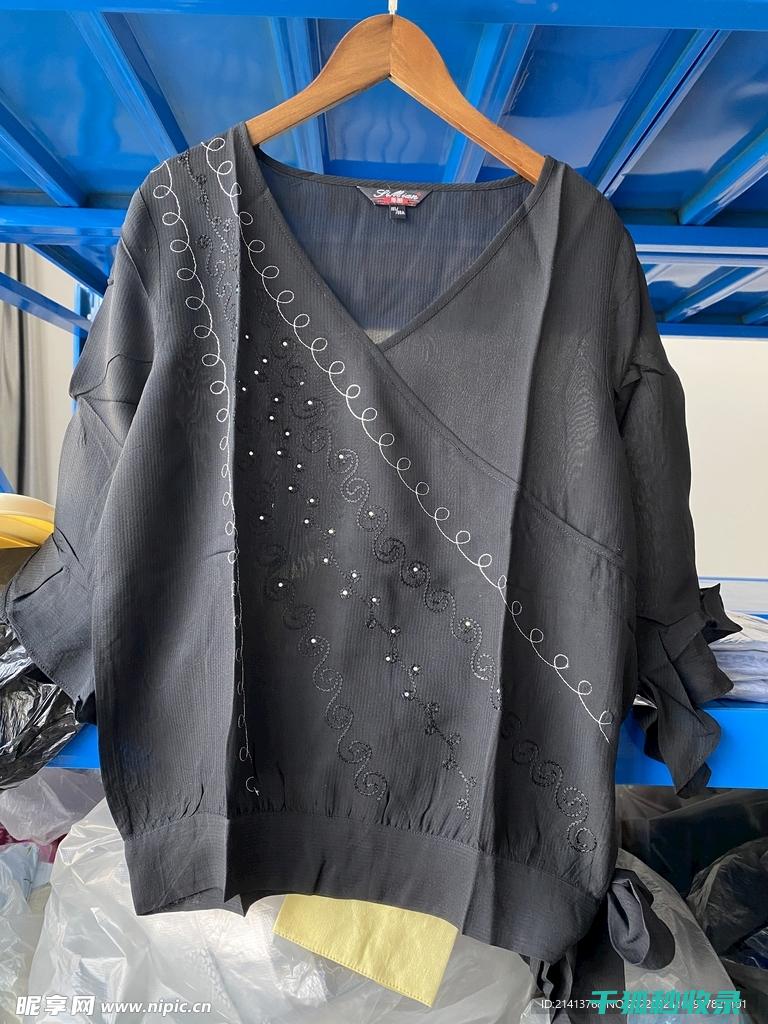 衣服皱了？试试这些简单易行的除皱方法 (衣服皱了怎么抚平)