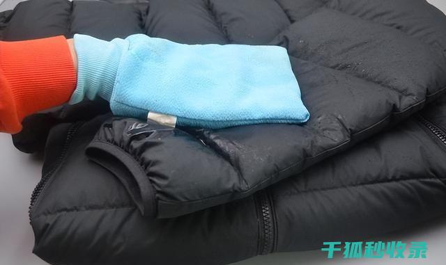 羽绒服怎么清洗才能保持蓬松？ (羽绒服怎么清洗最好的方法)