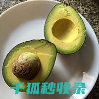 切牛油果的正确步骤：让果肉保持最佳状态 (切牛油果技巧)